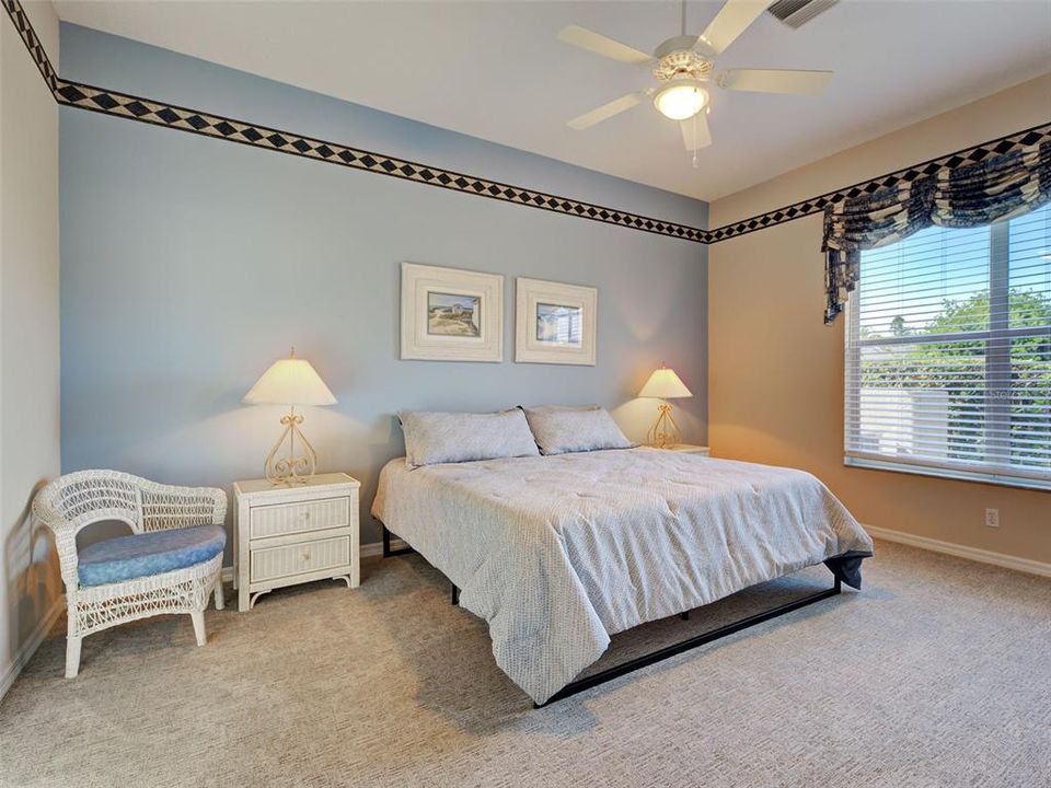 合同活跃: $399,000 (3 贝兹, 2 浴室, 1661 平方英尺)