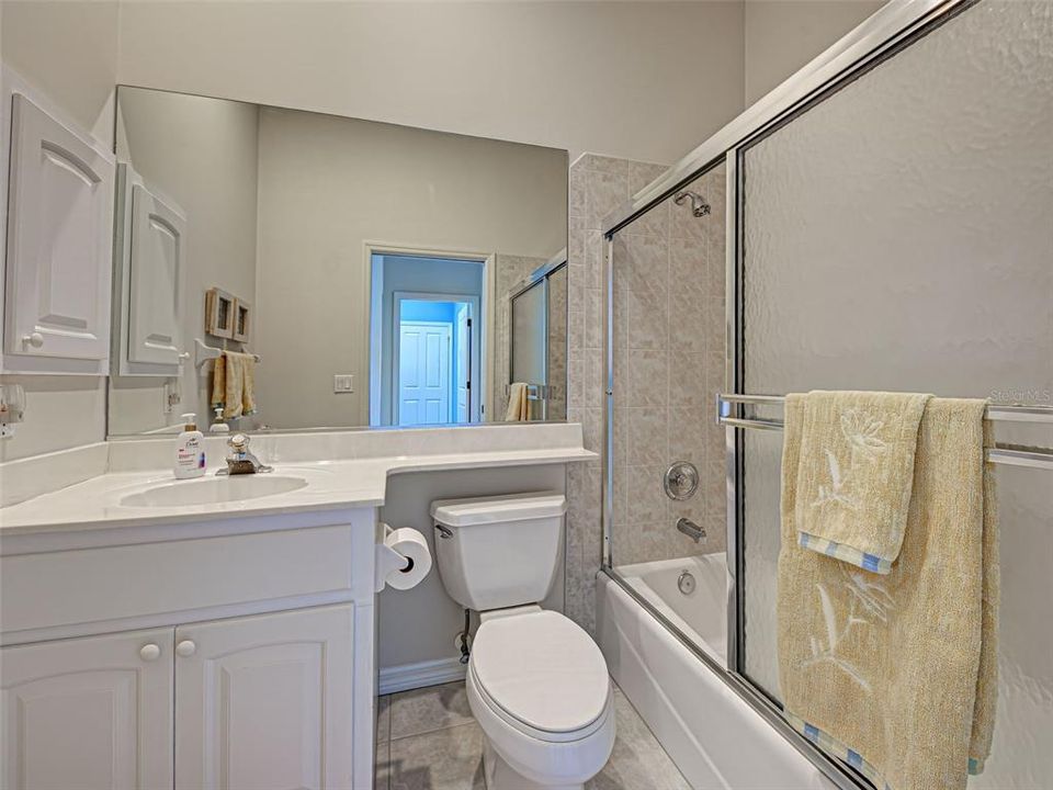 合同活跃: $399,000 (3 贝兹, 2 浴室, 1661 平方英尺)