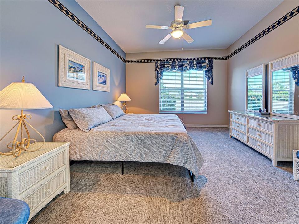 合同活跃: $399,000 (3 贝兹, 2 浴室, 1661 平方英尺)