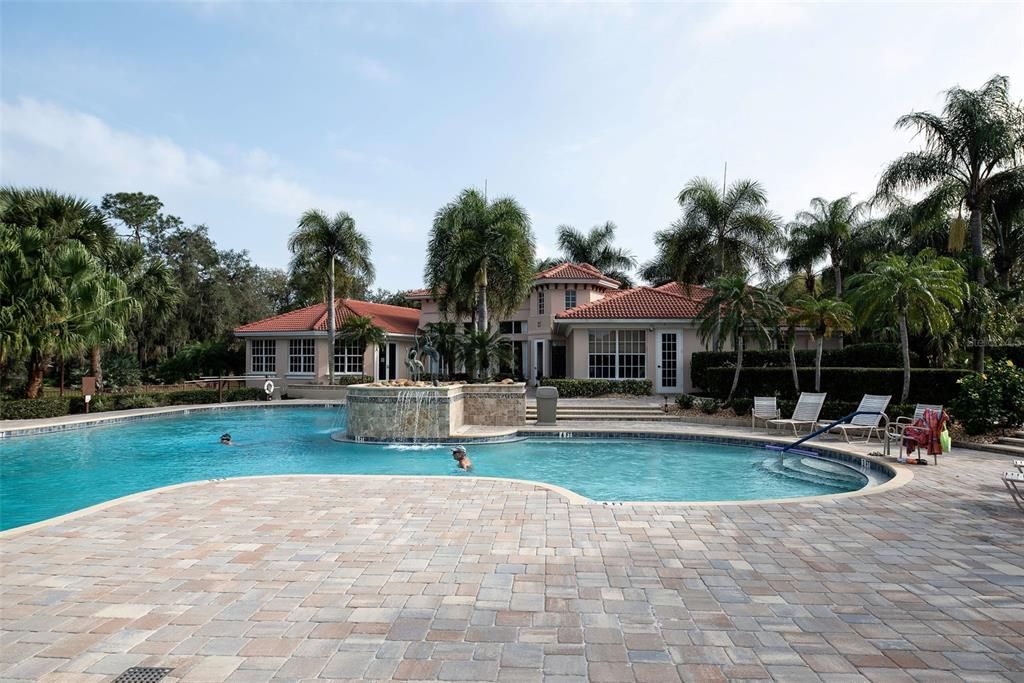 合同活跃: $399,000 (3 贝兹, 2 浴室, 1661 平方英尺)