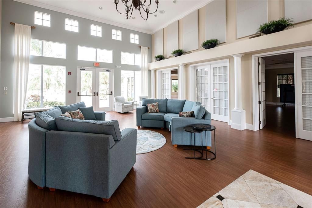 合同活跃: $399,000 (3 贝兹, 2 浴室, 1661 平方英尺)