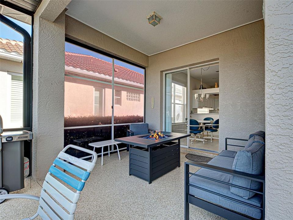 合同活跃: $399,000 (3 贝兹, 2 浴室, 1661 平方英尺)