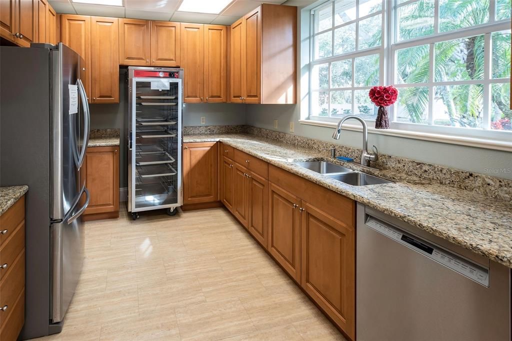 合同活跃: $399,000 (3 贝兹, 2 浴室, 1661 平方英尺)