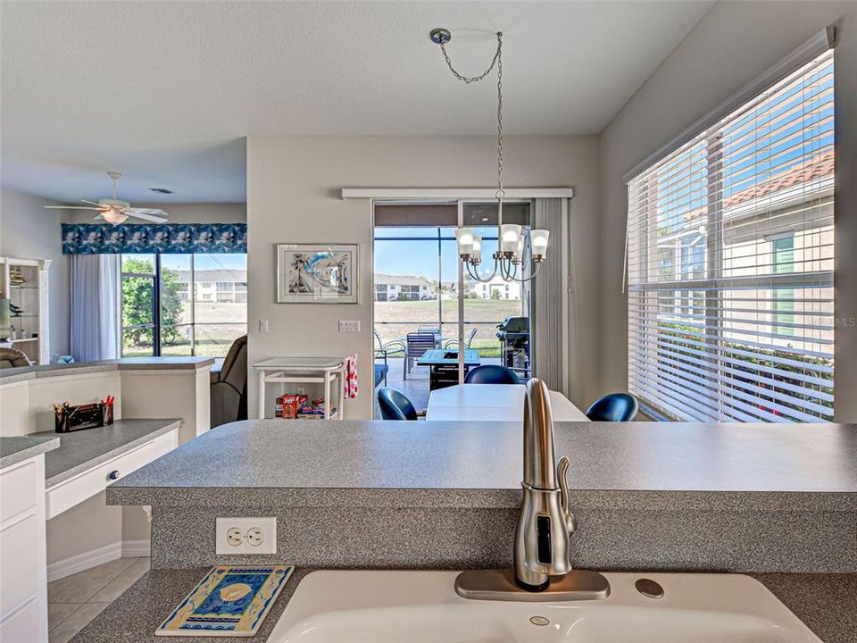 合同活跃: $399,000 (3 贝兹, 2 浴室, 1661 平方英尺)