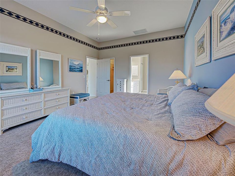 合同活跃: $399,000 (3 贝兹, 2 浴室, 1661 平方英尺)