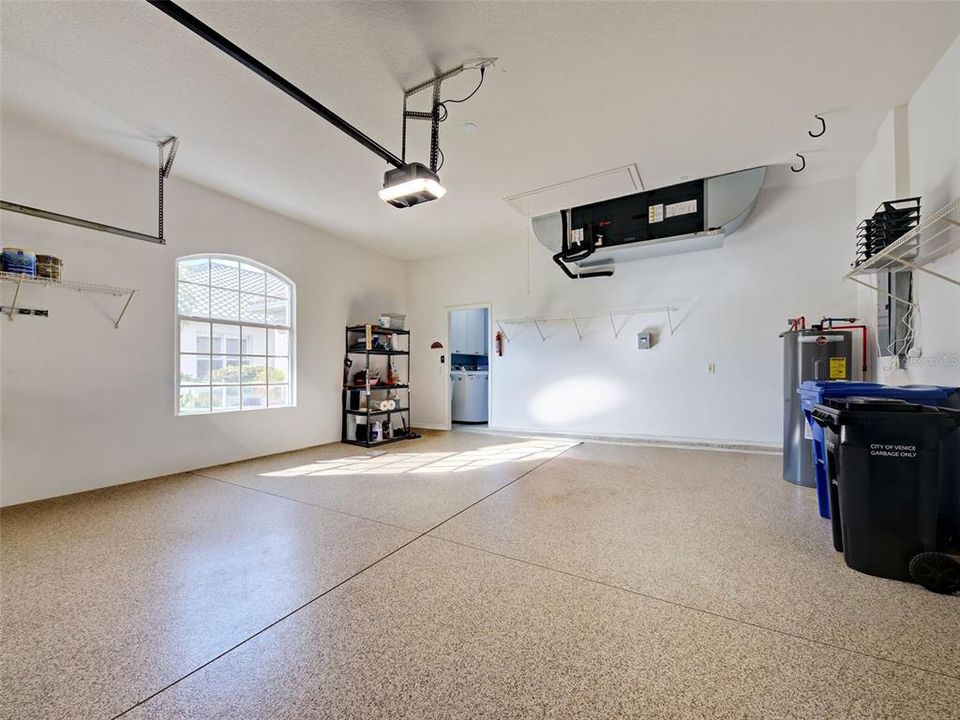 合同活跃: $399,000 (3 贝兹, 2 浴室, 1661 平方英尺)