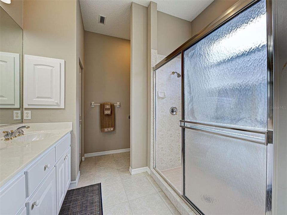 合同活跃: $399,000 (3 贝兹, 2 浴室, 1661 平方英尺)