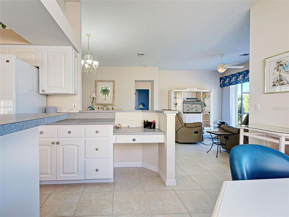 合同活跃: $399,000 (3 贝兹, 2 浴室, 1661 平方英尺)