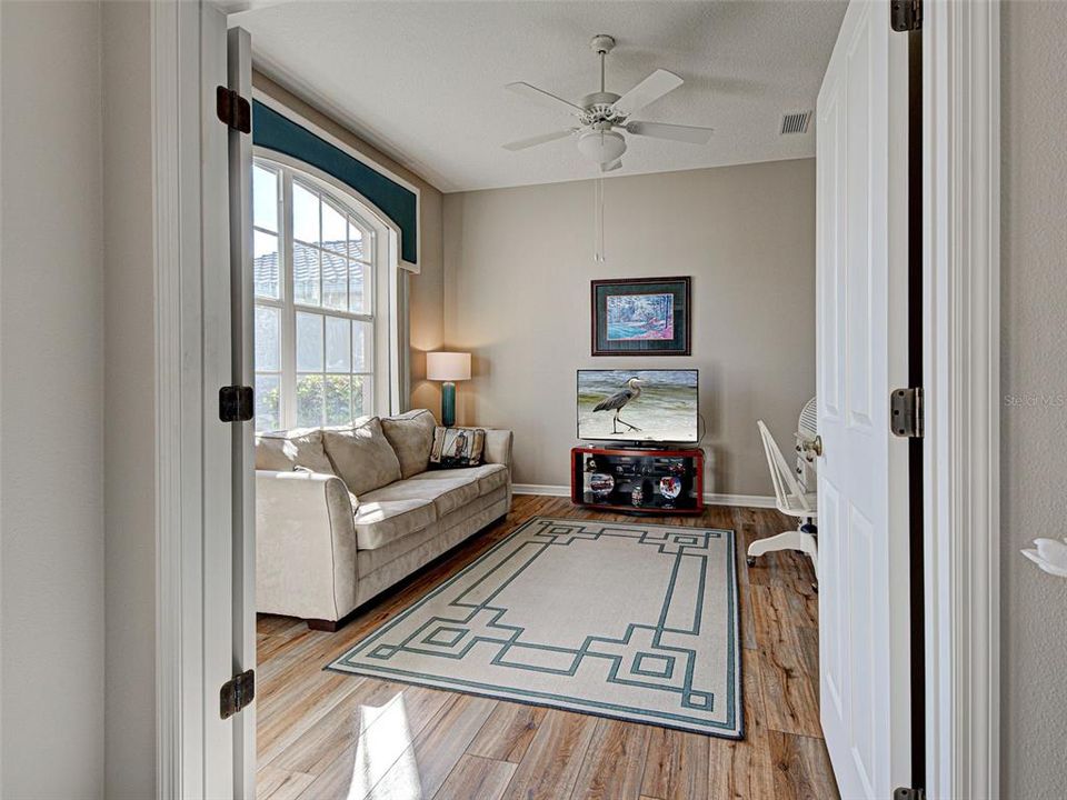 合同活跃: $399,000 (3 贝兹, 2 浴室, 1661 平方英尺)