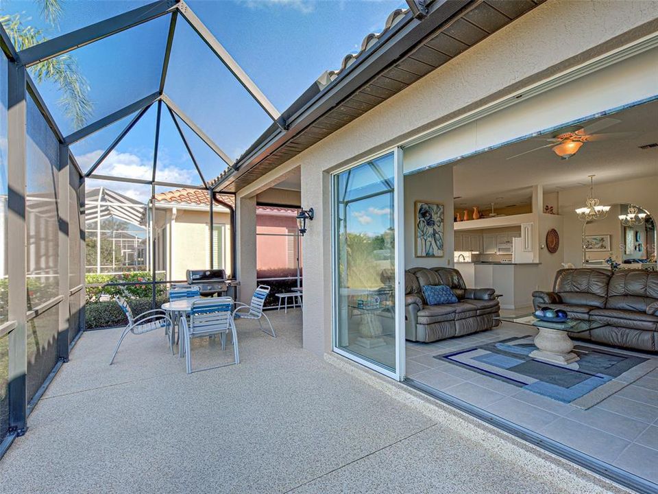 合同活跃: $399,000 (3 贝兹, 2 浴室, 1661 平方英尺)