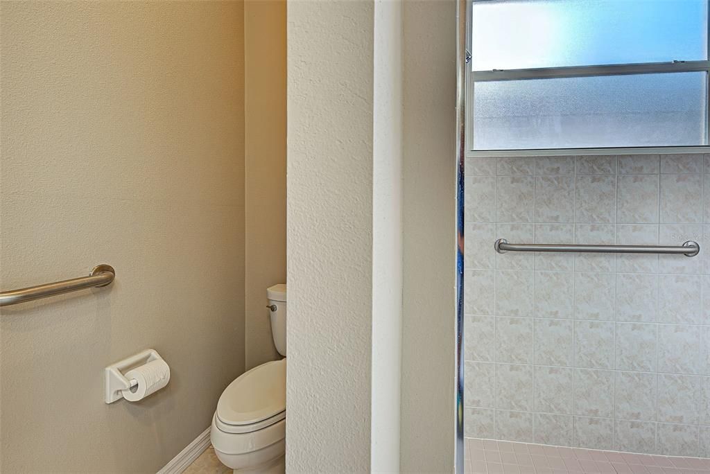 合同活跃: $399,000 (3 贝兹, 2 浴室, 1661 平方英尺)