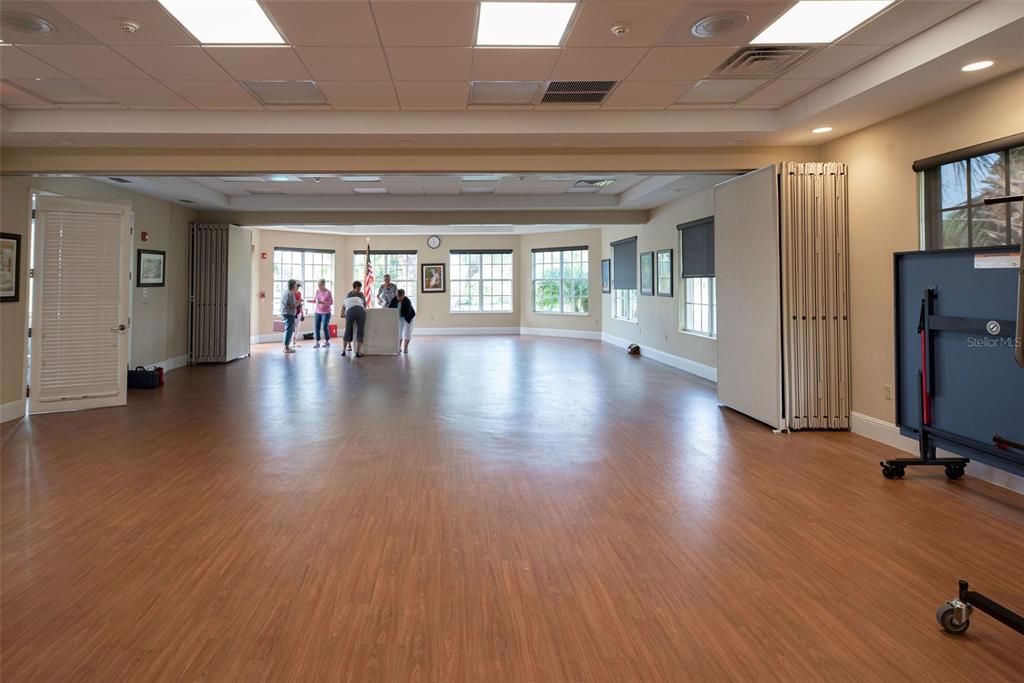 合同活跃: $399,000 (3 贝兹, 2 浴室, 1661 平方英尺)