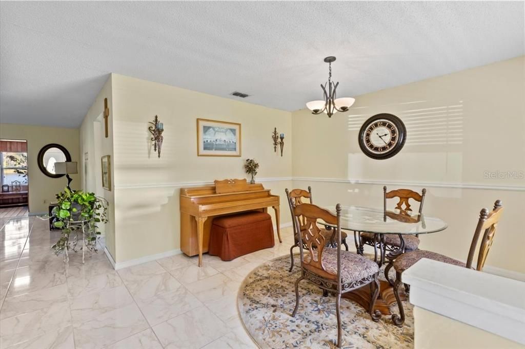 待售: $269,000 (2 贝兹, 2 浴室, 1140 平方英尺)