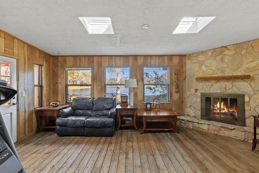 待售: $269,000 (2 贝兹, 2 浴室, 1140 平方英尺)