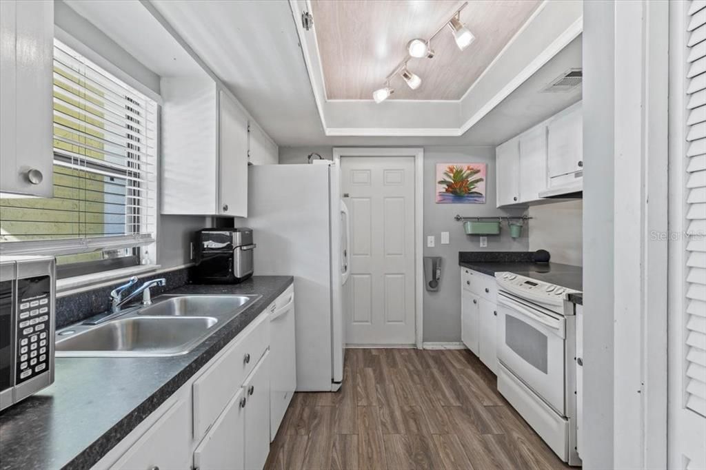 待售: $269,000 (2 贝兹, 2 浴室, 1140 平方英尺)