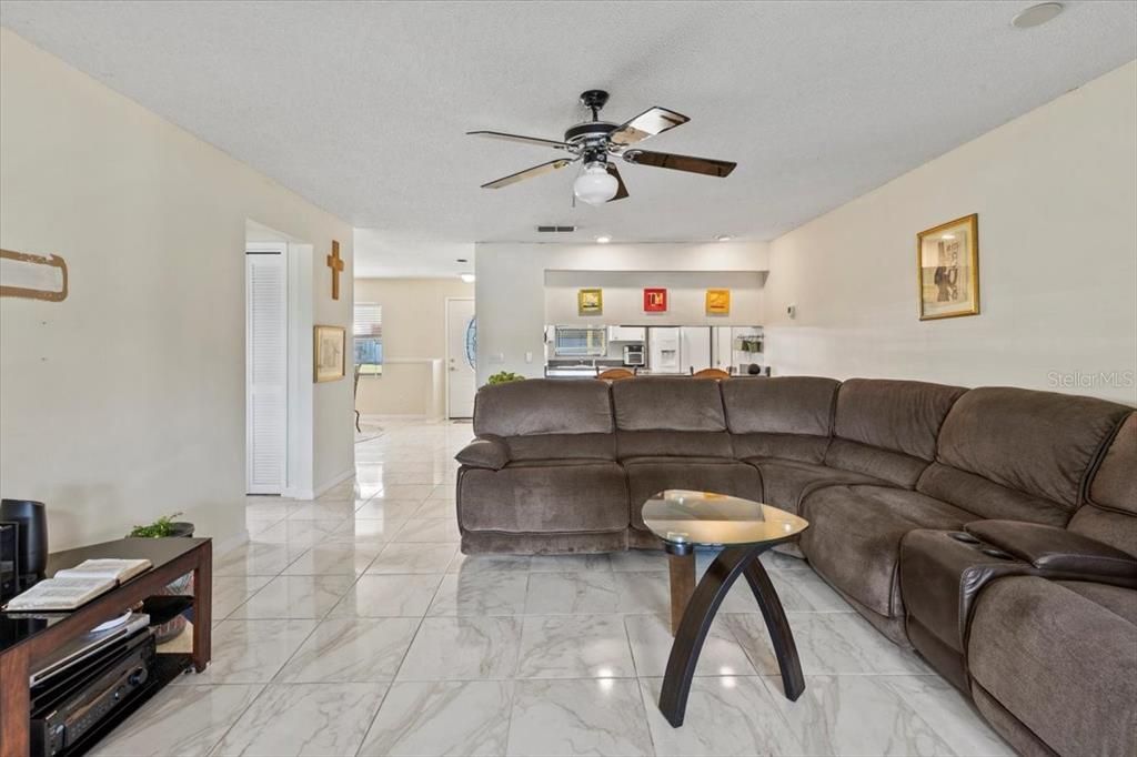 待售: $269,000 (2 贝兹, 2 浴室, 1140 平方英尺)