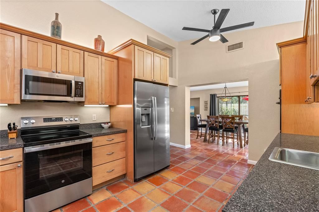 For Sale: $525,000 (5 beds, 2 baths, 2151 Square Feet)