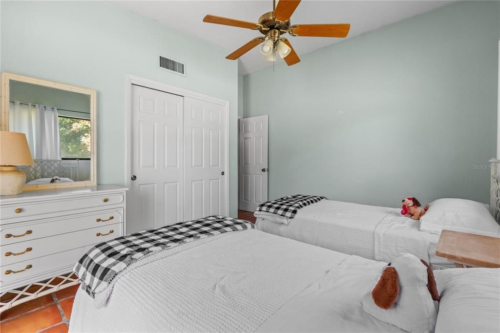 For Sale: $525,000 (5 beds, 2 baths, 2151 Square Feet)