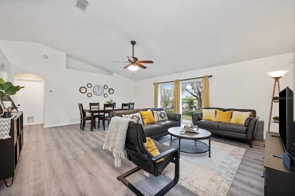 На продажу: $415,000 (3 спален, 2 ванн, 1965 Квадратных фут)