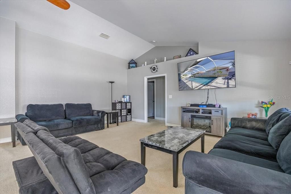 待售: $464,999 (4 贝兹, 2 浴室, 2634 平方英尺)