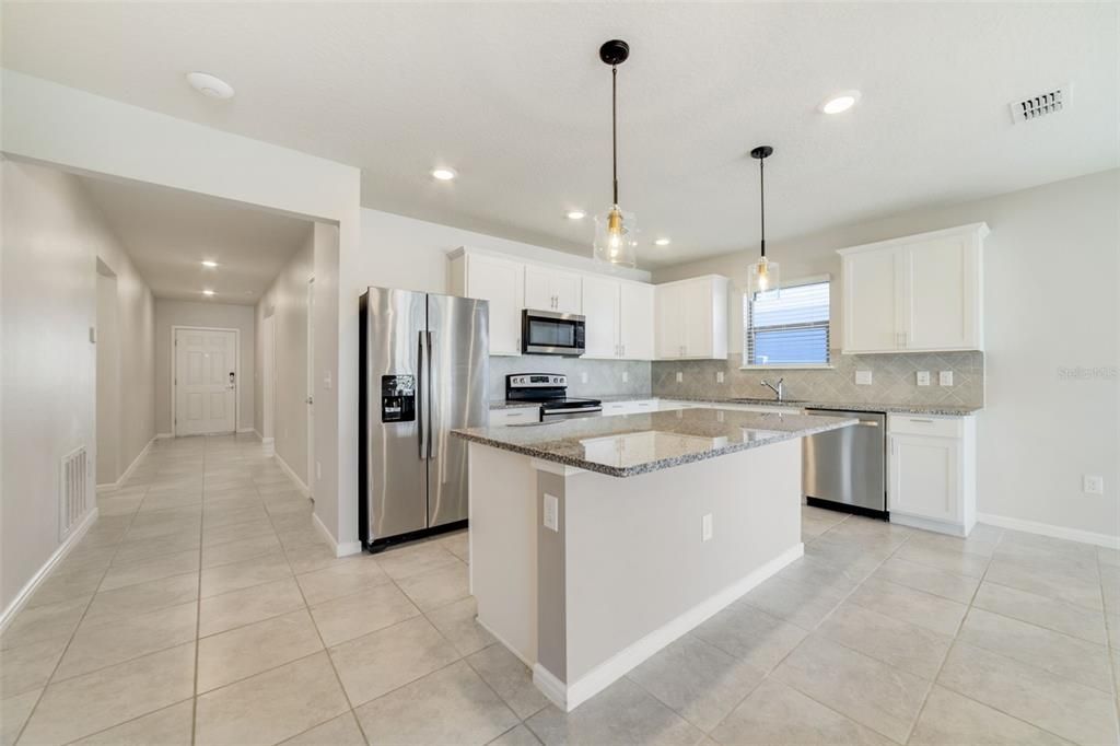 待售: $340,000 (4 贝兹, 2 浴室, 1865 平方英尺)