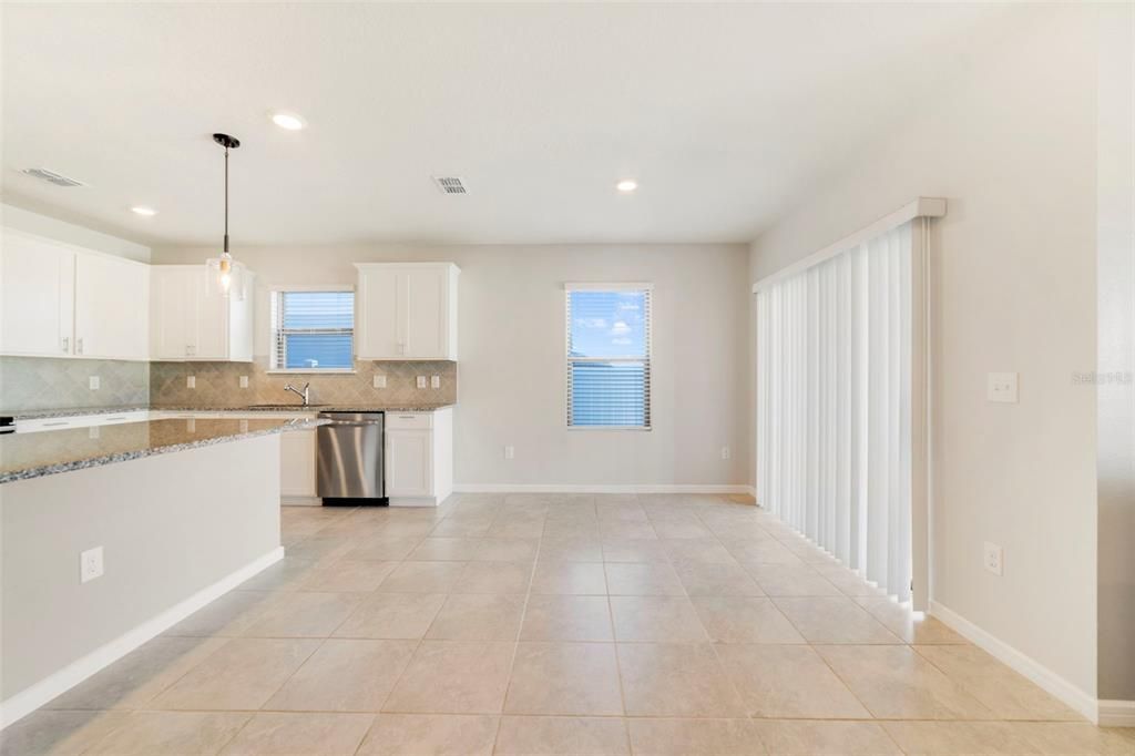 待售: $340,000 (4 贝兹, 2 浴室, 1865 平方英尺)