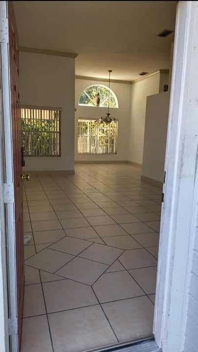 For Rent: $2,500 (4 beds, 2 baths, 2154 Square Feet)