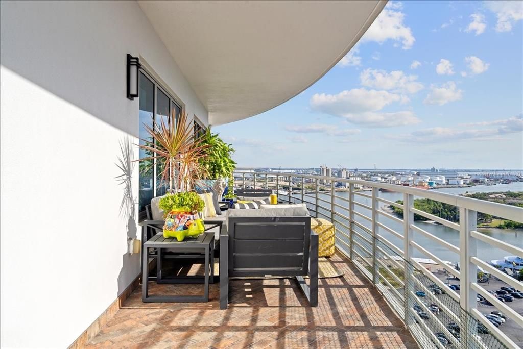 For Sale: $1,250,000 (3 beds, 3 baths, 1733 Square Feet)