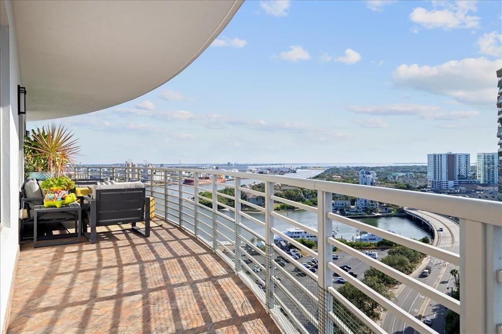 For Sale: $1,250,000 (3 beds, 3 baths, 1733 Square Feet)