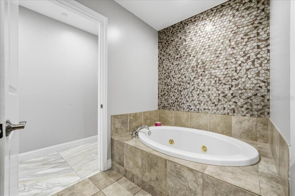 For Sale: $1,250,000 (3 beds, 3 baths, 1733 Square Feet)