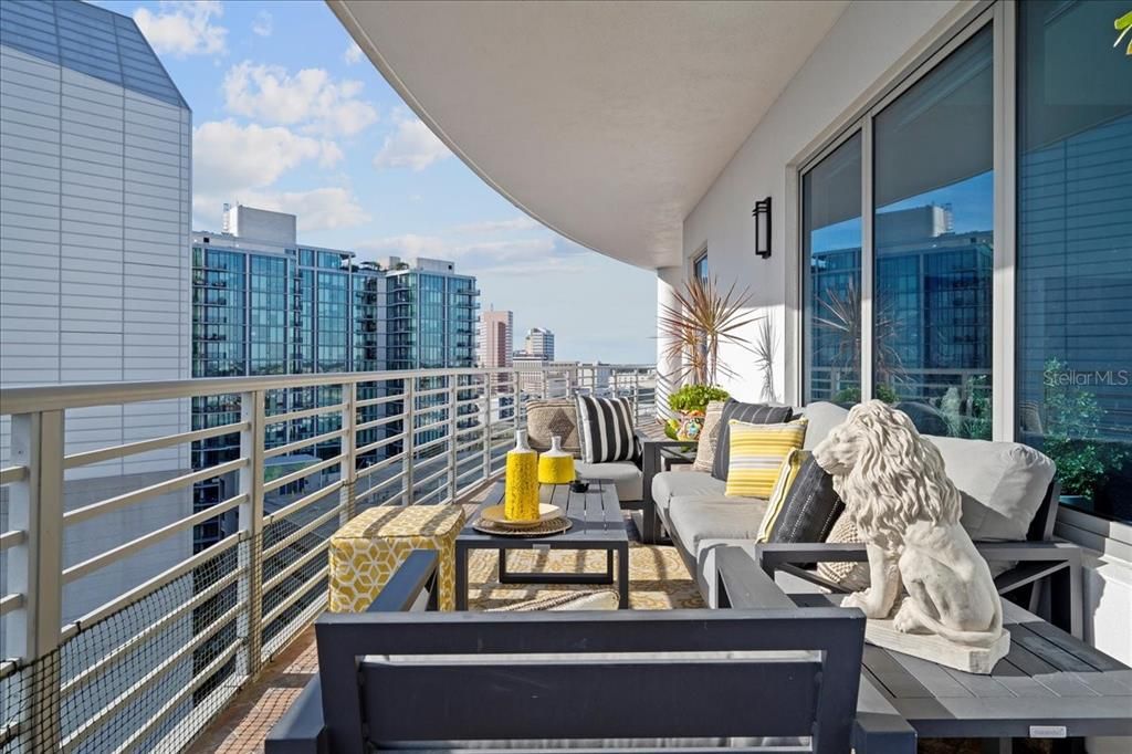 For Sale: $1,250,000 (3 beds, 3 baths, 1733 Square Feet)