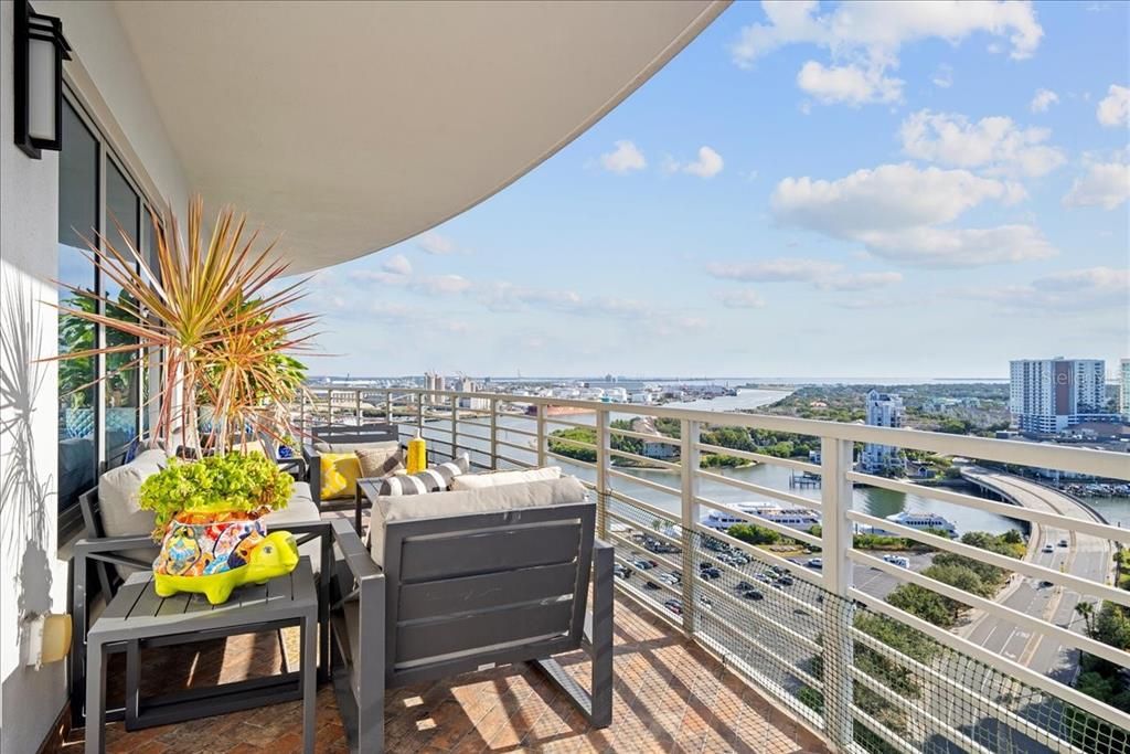 For Sale: $1,250,000 (3 beds, 3 baths, 1733 Square Feet)