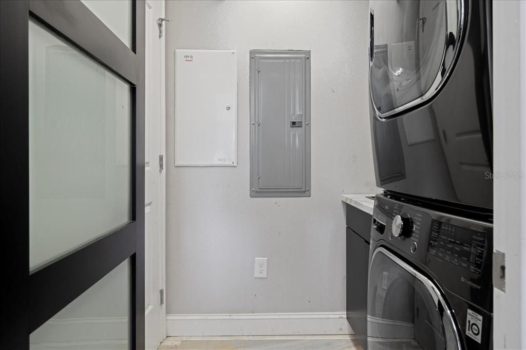 For Sale: $1,250,000 (3 beds, 3 baths, 1733 Square Feet)