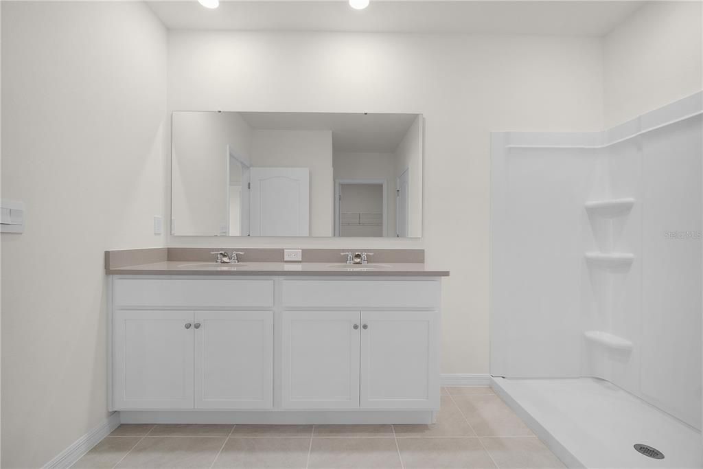 For Rent: $2,300 (4 beds, 2 baths, 1892 Square Feet)