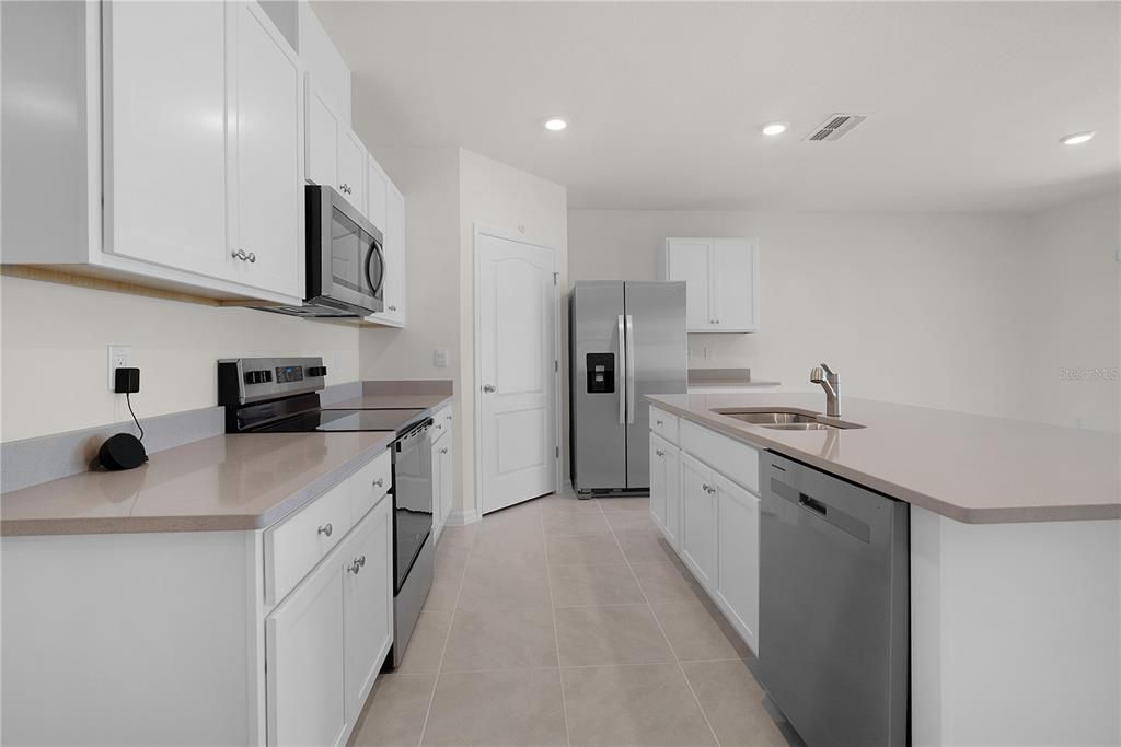 For Rent: $2,300 (4 beds, 2 baths, 1892 Square Feet)