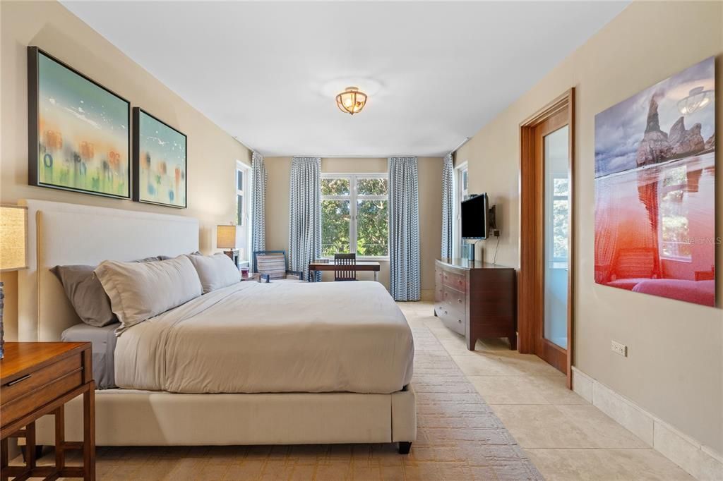 For Sale: $3,495,000 (3 beds, 3 baths, 2337 Square Feet)