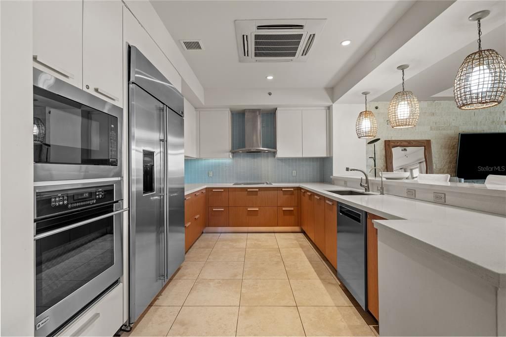 For Sale: $3,495,000 (3 beds, 3 baths, 2337 Square Feet)