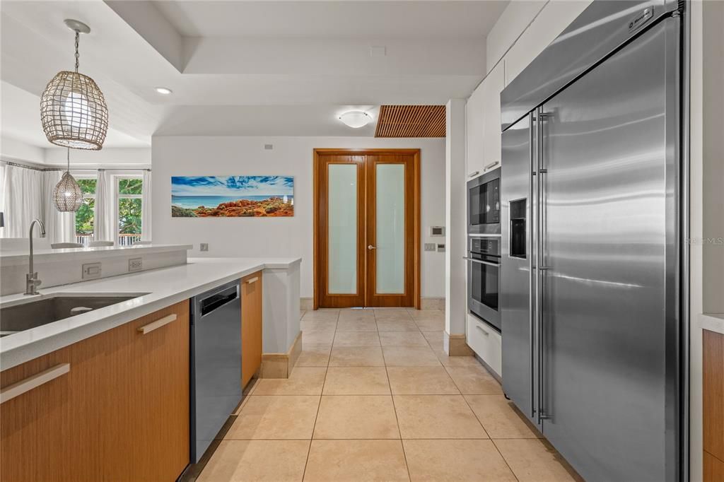 For Sale: $3,495,000 (3 beds, 3 baths, 2337 Square Feet)