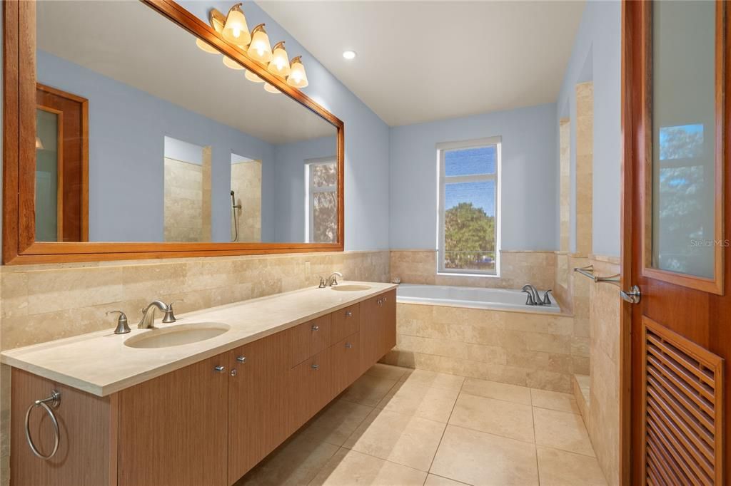 For Sale: $3,495,000 (3 beds, 3 baths, 2337 Square Feet)