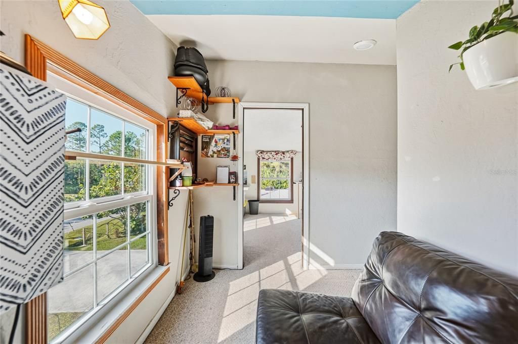 For Sale: $275,000 (2 beds, 1 baths, 1000 Square Feet)