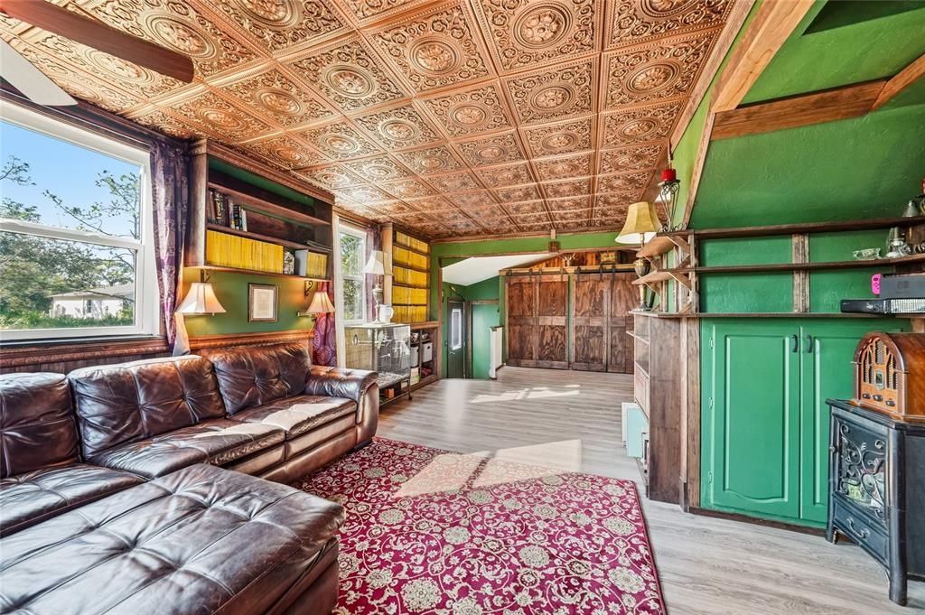 For Sale: $275,000 (2 beds, 1 baths, 1000 Square Feet)