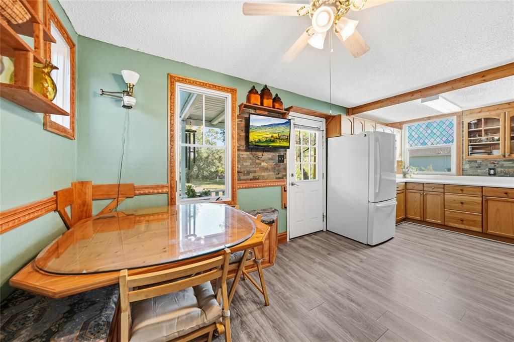 For Sale: $275,000 (2 beds, 1 baths, 1000 Square Feet)