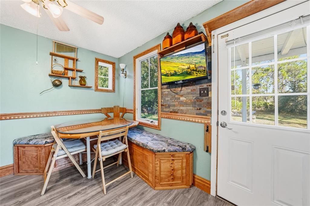 For Sale: $275,000 (2 beds, 1 baths, 1000 Square Feet)