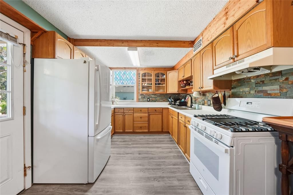 For Sale: $275,000 (2 beds, 1 baths, 1000 Square Feet)