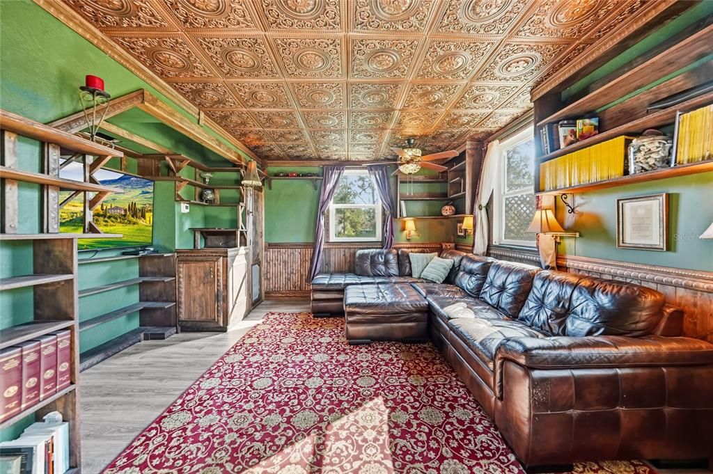 For Sale: $275,000 (2 beds, 1 baths, 1000 Square Feet)