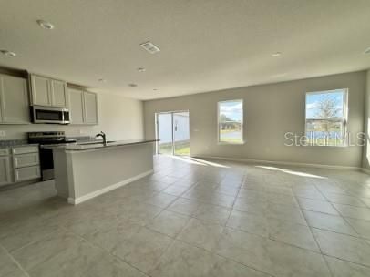 For Rent: $2,200 (3 beds, 2 baths, 1808 Square Feet)