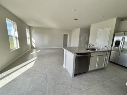 For Rent: $2,200 (3 beds, 2 baths, 1808 Square Feet)