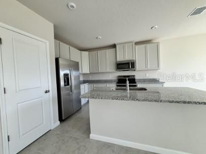 For Rent: $2,200 (3 beds, 2 baths, 1808 Square Feet)