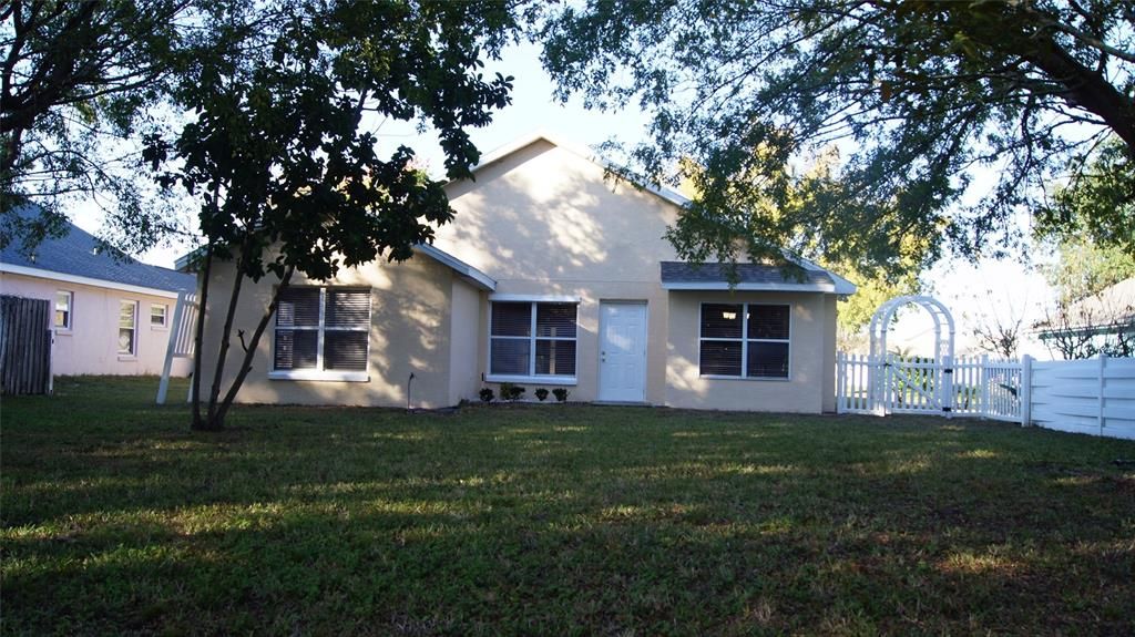 For Sale: $285,000 (2 beds, 2 baths, 1262 Square Feet)