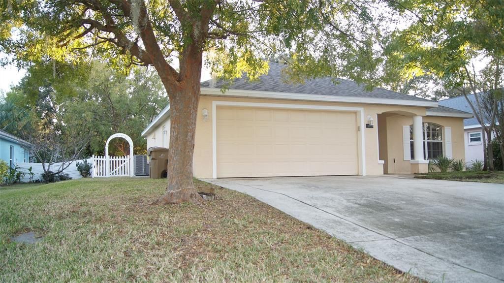 For Sale: $285,000 (2 beds, 2 baths, 1262 Square Feet)